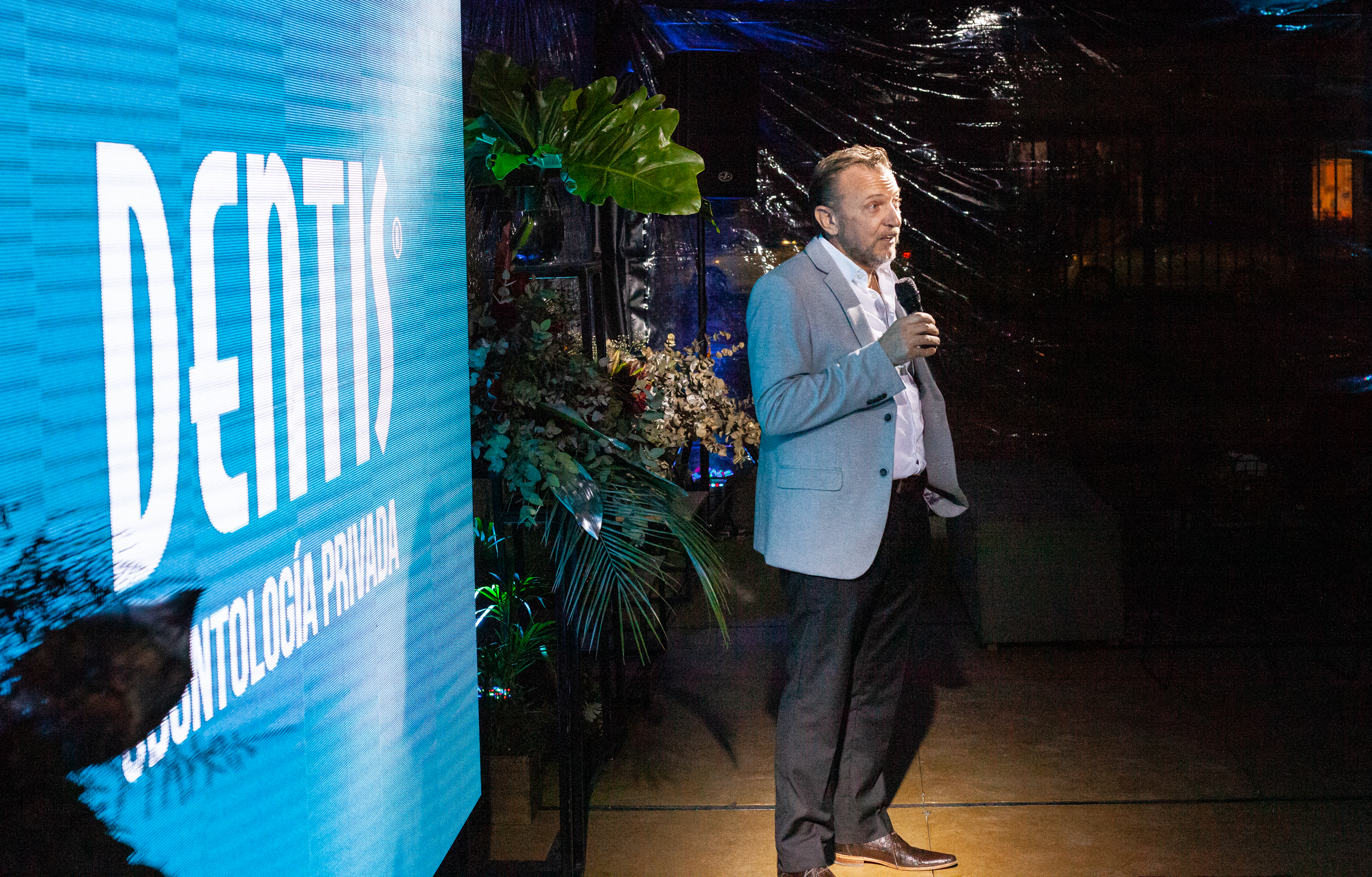 Javier Mecchia, Gerente General de Dentis