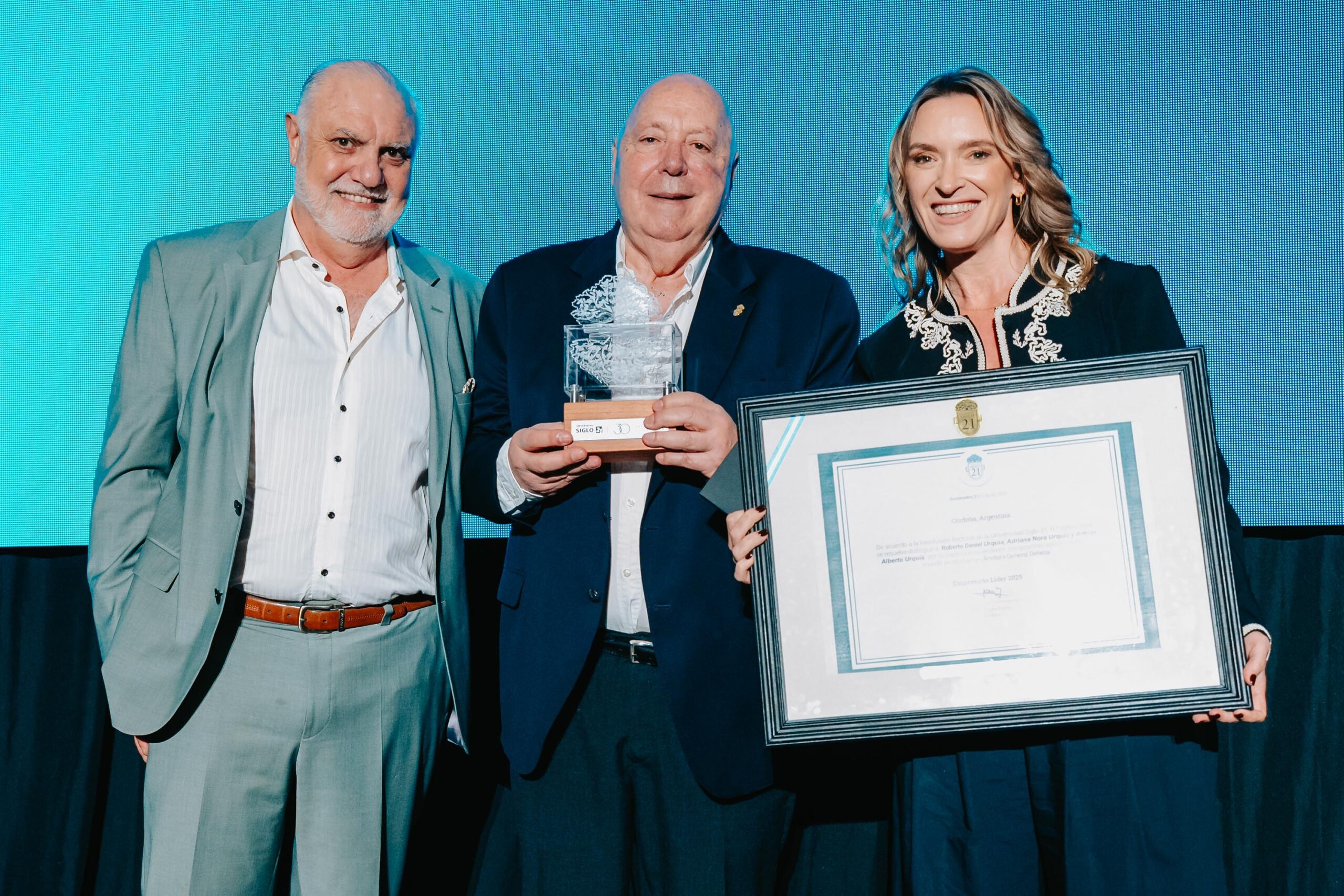 Siglo 21 distinguió a sus protagonistas del año y homenajeó a la familia Urquía