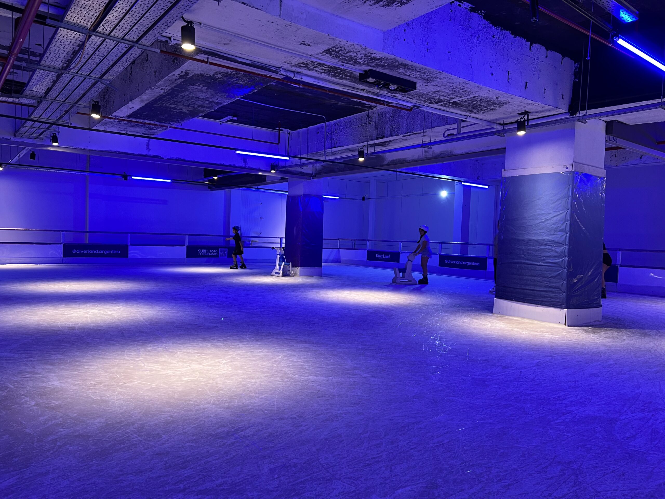 Opera Fun habilitó la única pista de hielo permanente de Córdoba en Villa Carlos Paz