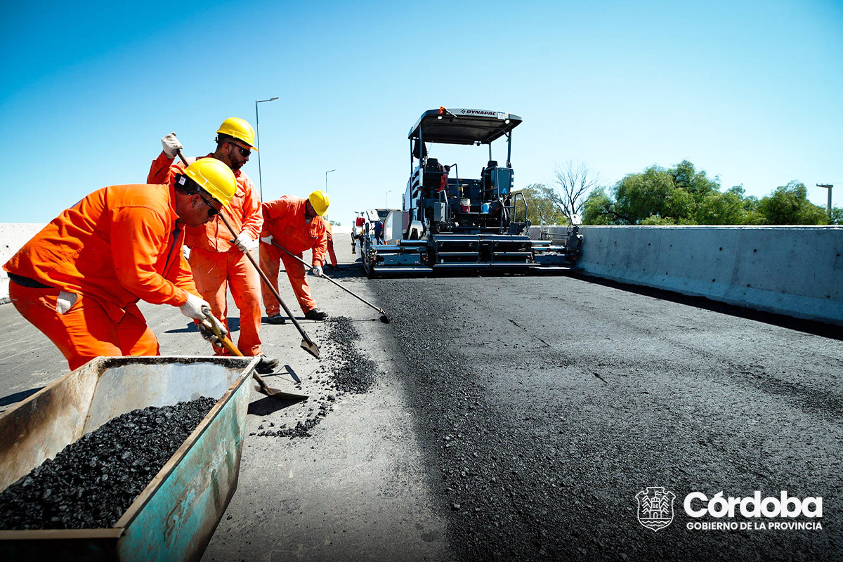 Altonivel de Valle Escondido: Llaryora recorrió la obra de  asfaltado del puente