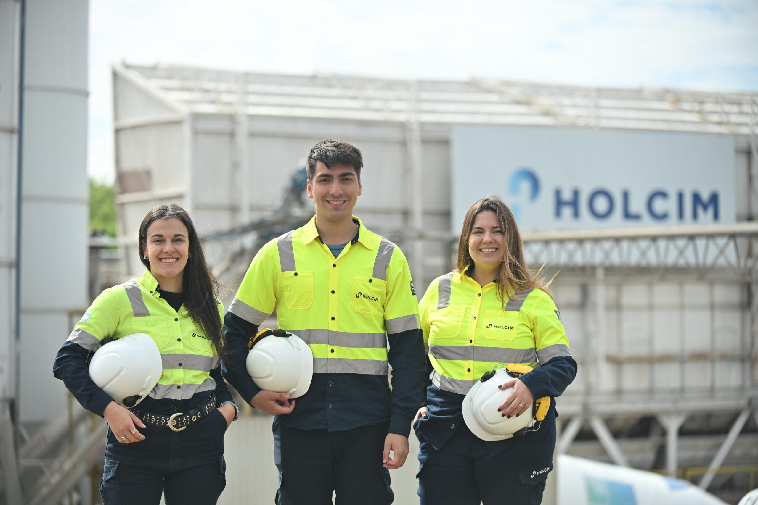 Trabajo en Córdoba: Holcim abre vacantes en finanzas, operaciones y mantenimiento