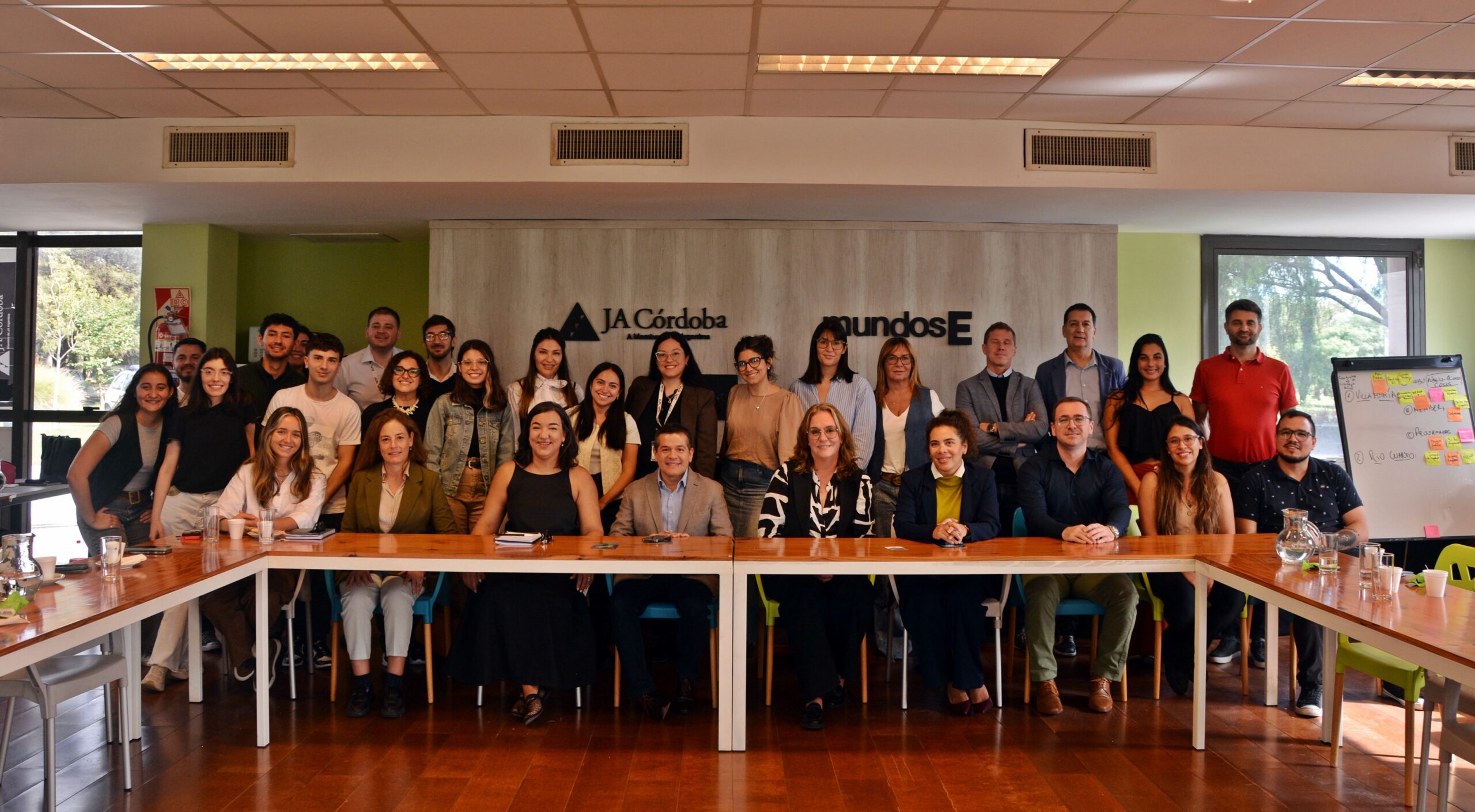 Junior Achievement Córdoba reunió al ecosistema emprendedor para potenciar el talento joven