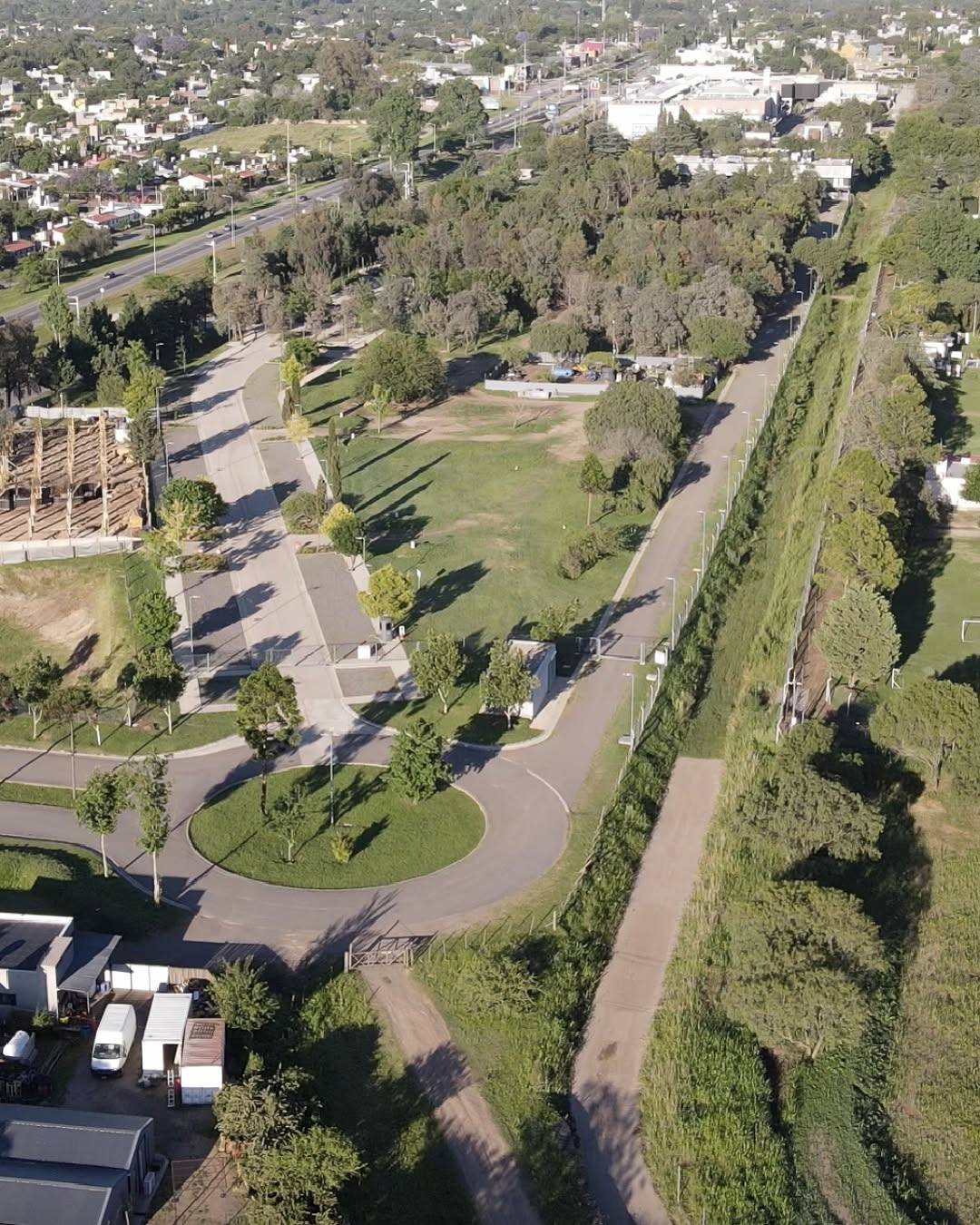 Nuevallende comienza a poblarse: solo quedan disponibles 5 de los 18 lotes de un parque comercial inédito en Córdoba