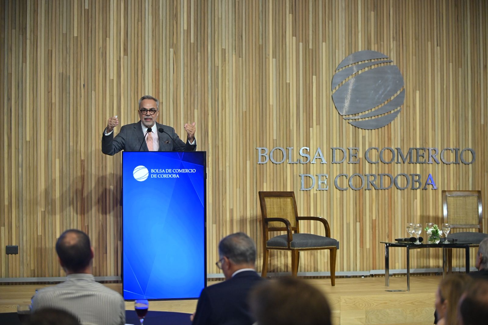 Zovatto alertó sobre un «año de quiebre» global y llamó a empresarios a pensar lo impensable