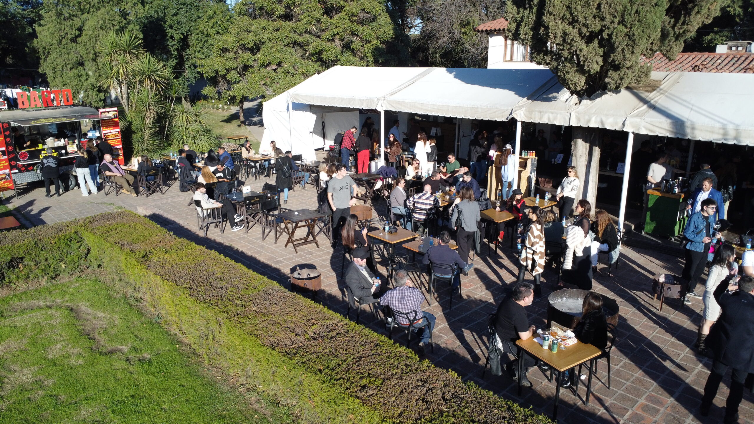 Mercado de Bodegas celebra su décima edición con vinos, gastronomía y música en vivo